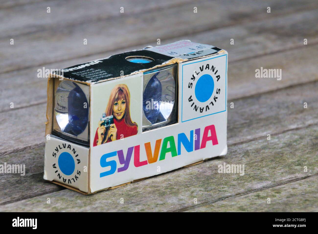 Sylvania Blitzwürfel, Einwegblitze nach dem Vacu-Blitz Prinzip. Stockfoto