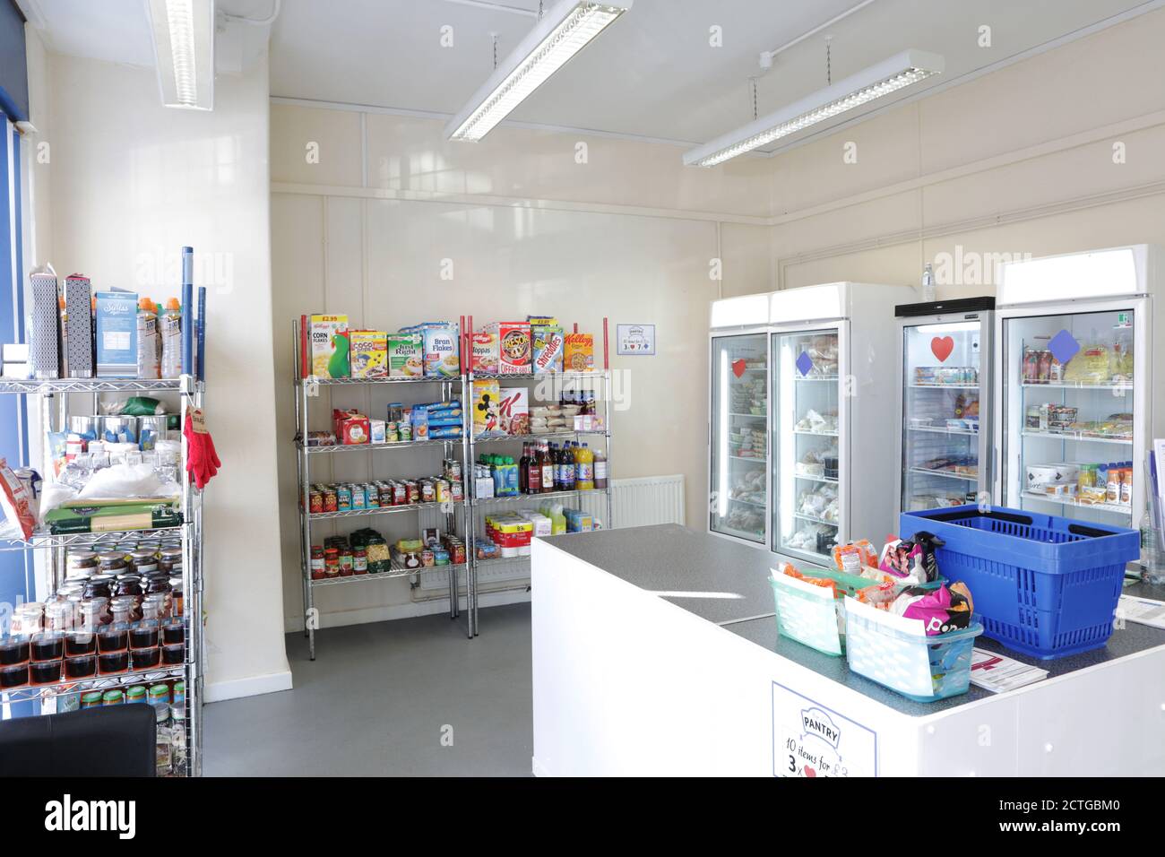 The Pantry Cummunity Store, gegründet und betrieben von Stockport Council. Stockport. Stockfoto