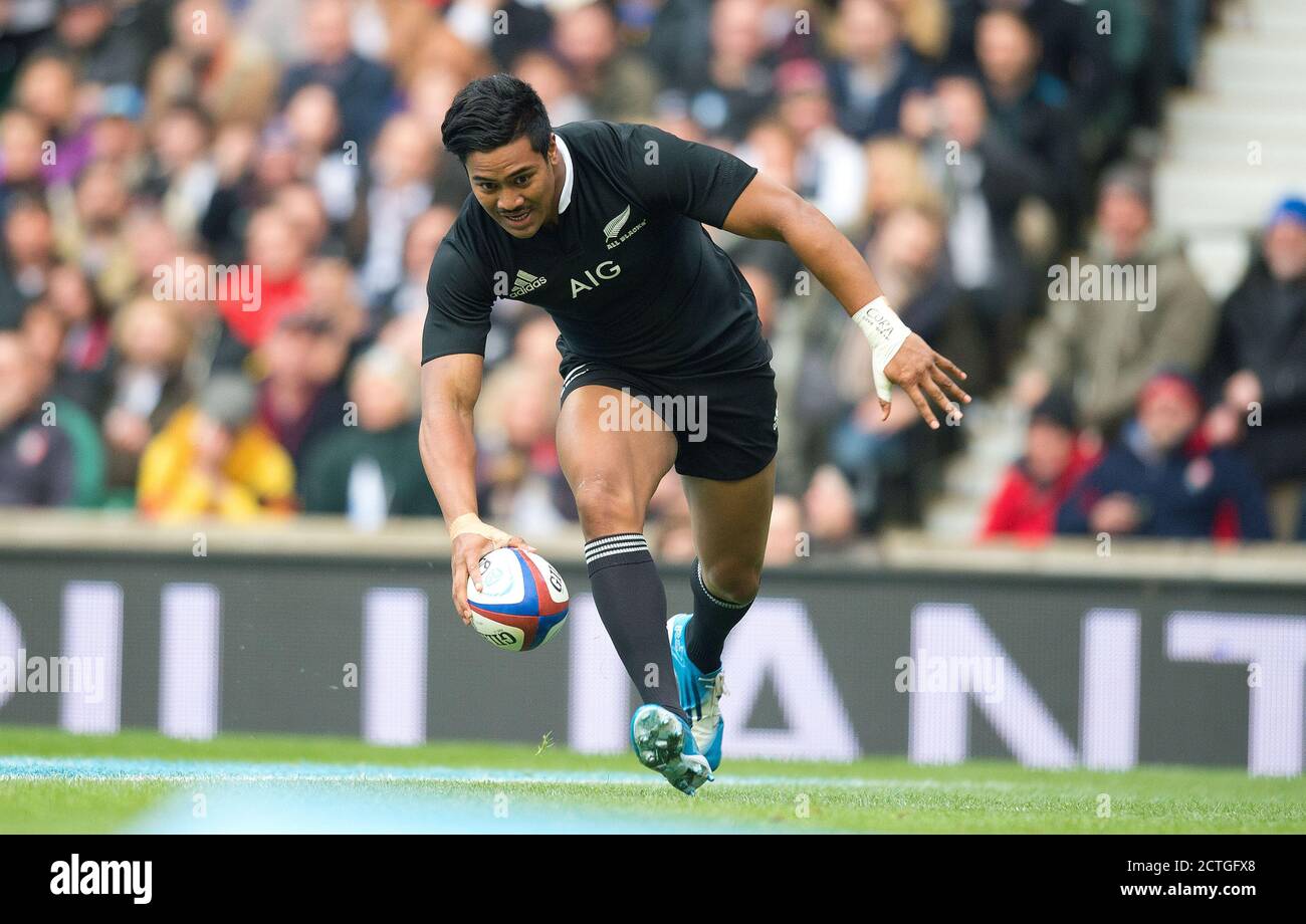 JULIAN SAVEA VERSUCHT ES NACH NUR EINER MINUTE ENGLAND GEGEN NEUSEELAND QBE INTERNATIONAL - TWICKENHAM COPYRIGHT PICTURE : © MARK PAIN Stockfoto