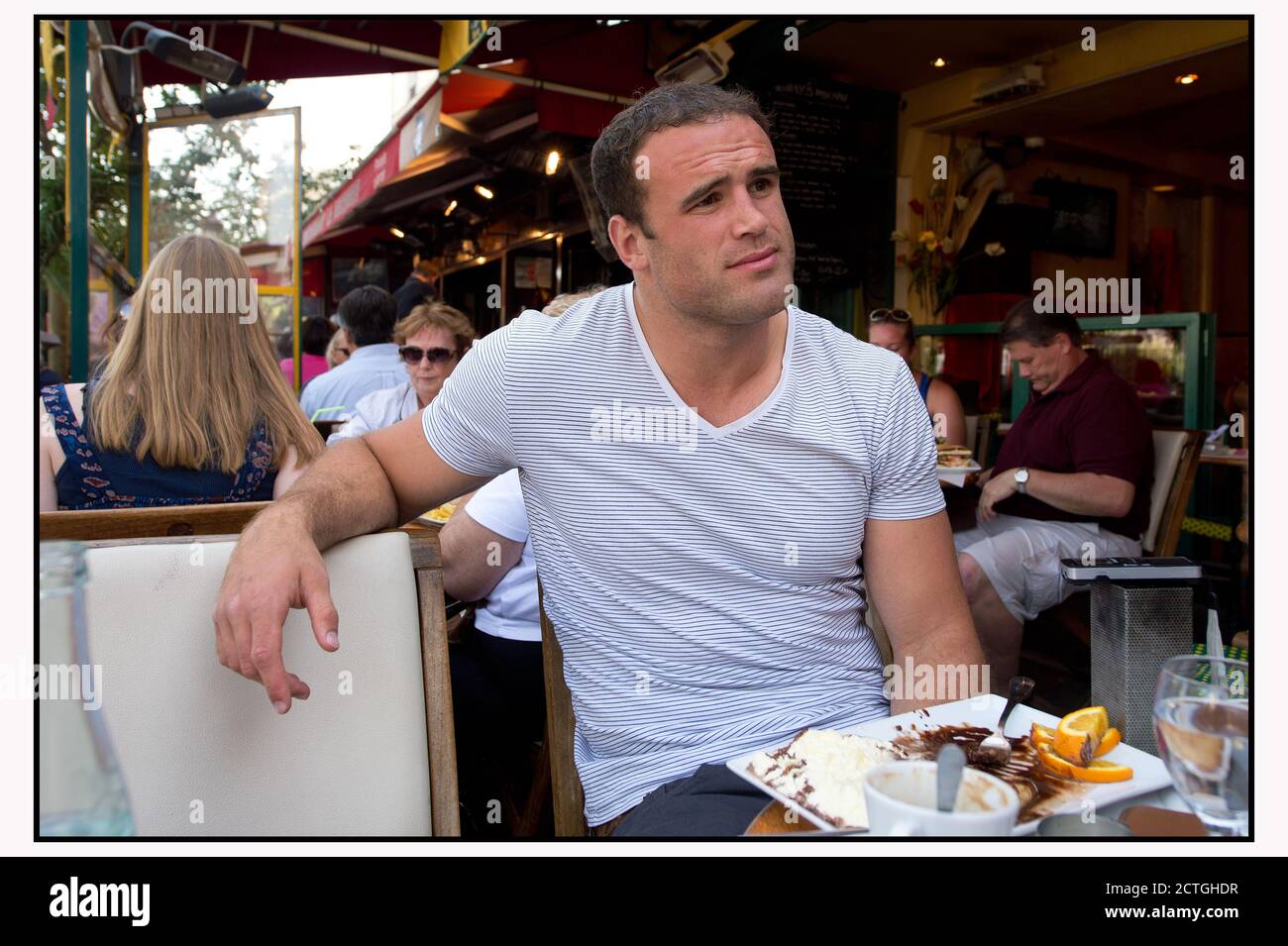 LIONS UND DER WALISISCHE RUGBY-SPIELER JAMIE ROBERTS GENIESSEN DAS LEBEN UND SPIELEN IN PARIS. BILDNACHWEIS : © MARK PAIN / ALAMY STOCK FOTO Stockfoto