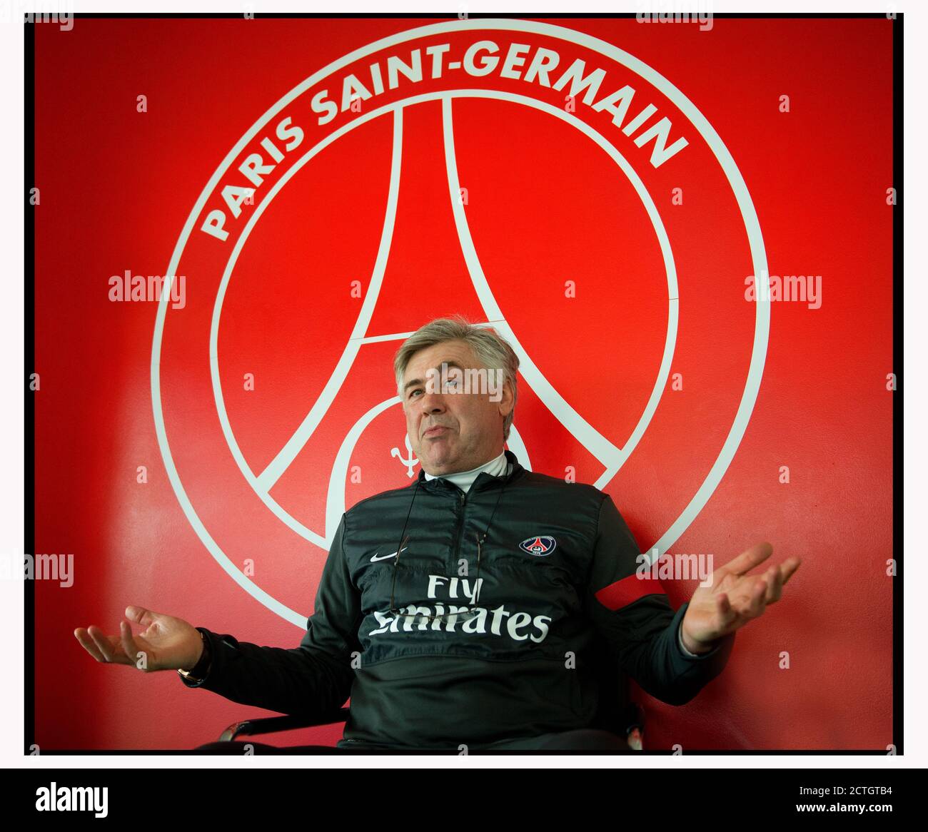 CARLO ANCELOTTI - MANAGER DES FRANZÖSISCHEN CLUB PARIS SAINT-GERMAIN - FOTOGRAFIERT AUF DEM TRAININGSGELÄNDE DES TEAMS IN PARIS. BILDNACHWEIS: © MARK PAIN / ALAMY Stockfoto