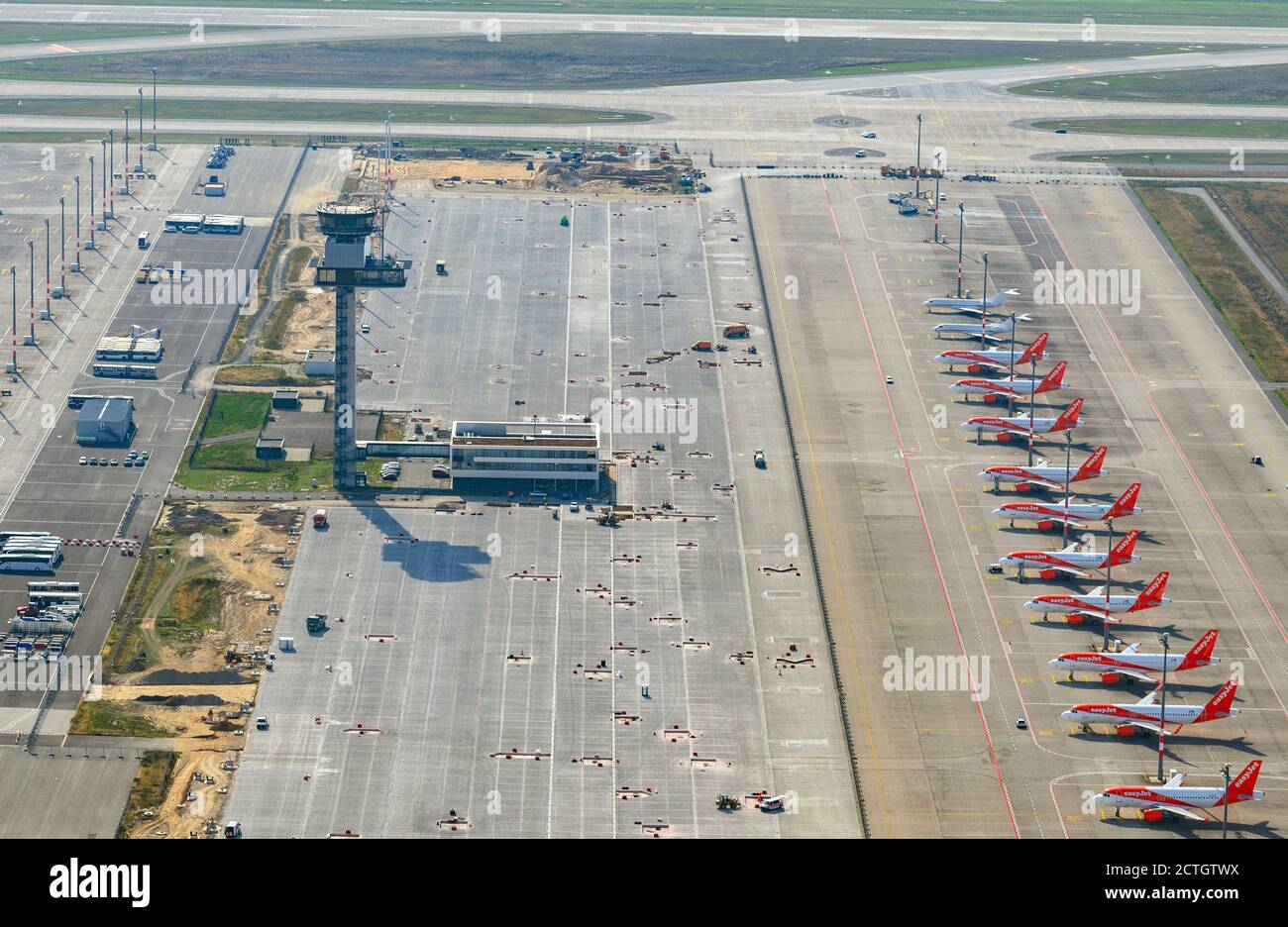 Flughafen Berlin Schönefeld Parken Nähe Easyjet Terminal www.alamy.de