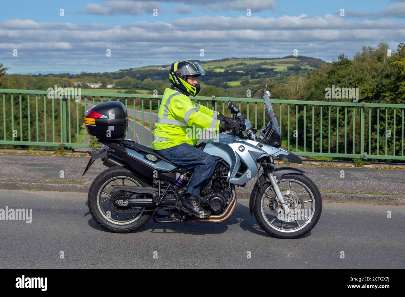 BMW F 650 GS; Motorrad-Fahrer; Zweirad-Transport, Motorräder, Fahrzeug, Straßen, Motorräder, Motorrad-Fahrer motoring in Chorley, Großbritannien Stockfoto