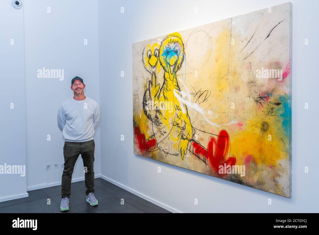 London, Großbritannien. September 2020. George Morton-Clar with Sunny Side Up, 2020 - Opera Gallery präsentiert eine Ausstellung neuer Werke des britischen Künstlers George Morton-Clark. Ein Teil des Verkaufserlöses wird die Gemeinschaft in Beirut nach der jüngsten Explosion unterstützen, indem Spenden an die pädiatrische Intensivstation im St. Georges Hospital in Beirut gehen. Die Opera Gallery London wird auch eng mit ihrer Gallery in Beirut zusammenarbeiten, die nur wenige hundert Meter von der Explosion entfernt und zerstört wurde. Kredit: Guy Bell/Alamy Live Nachrichten Stockfoto