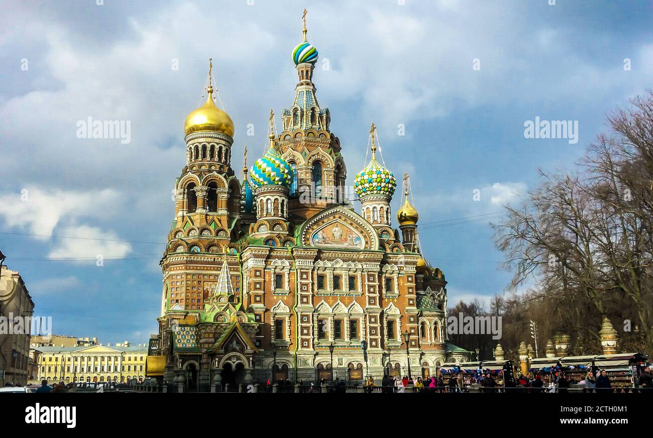Die Kirche des Erlösers auf vergossenen Blut und Gribojedow Kanal. St. Petersburg, Russland Stockfoto