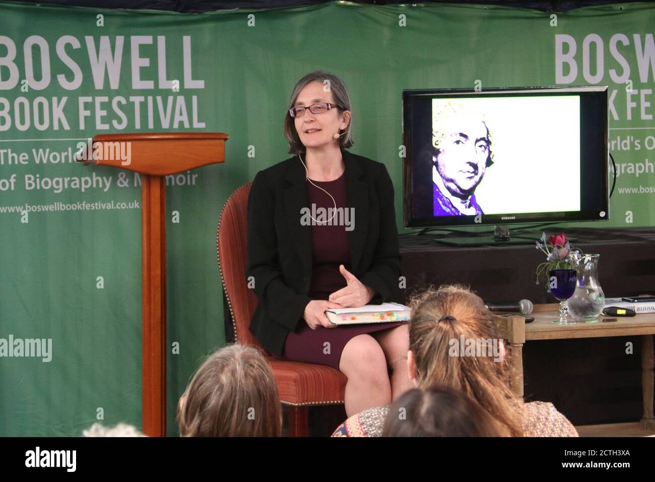 Boswell Book Festival, Dumfries House, Cumnock , Ayrshire, Schottland, Großbritannien, 12. Mai 2018. Helen Pankhurst CBE ist eine britische Wissenschaftlerin und Frauenrechtlerin und Schriftstellerin. Pankhurst ist derzeit Senior Advisor VON CARE International und arbeitet in Großbritannien und Äthiopien. Ihre große Großelternin war Emmeline Pankhurst das Festival ist einzigartig, da es das einzige Buchfestival ist, das sich exkulsiv mit Memoiren und Biographien auseinandersetzt. Stockfoto