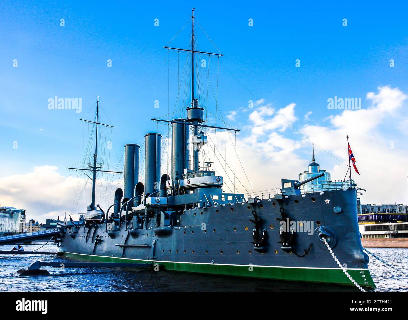 Das legendäre revolutionäre Schiffmuseum Cruiser Aurora am Fluss Neva. St. Petersburg, Russland Stockfoto