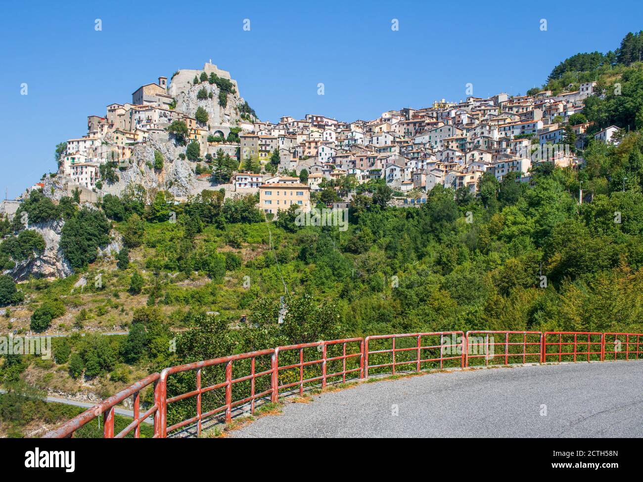 Cervara, eines der malerischsten Dörfer des ApenninGebirges, liegt