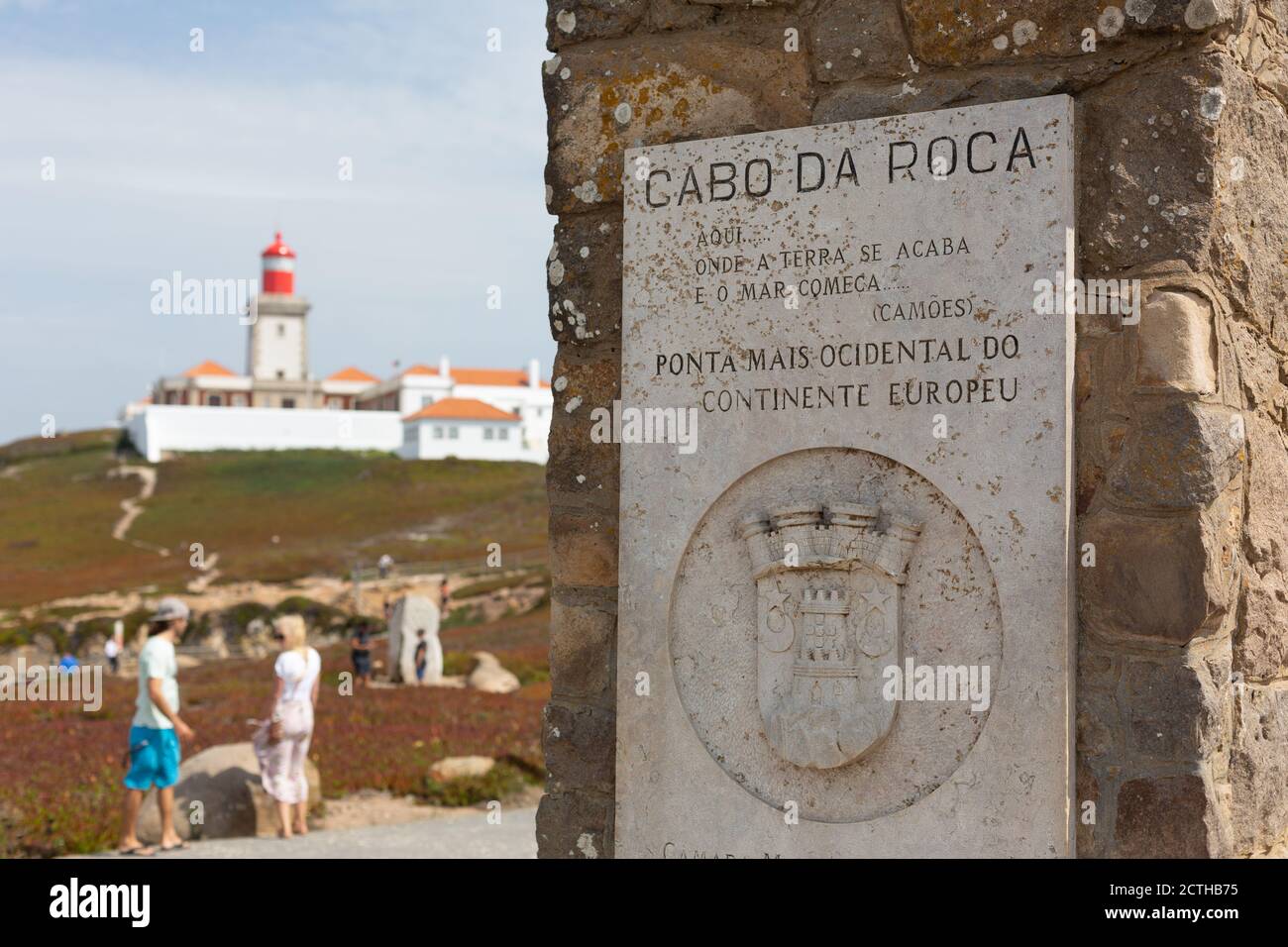 Cabo da Roca, Portugal. - 11. September 2020: Berühmte Sehenswürdigkeit, die westlichste des europäischen Kontinents. Einer der berühmtesten Leuchttürme Stockfoto