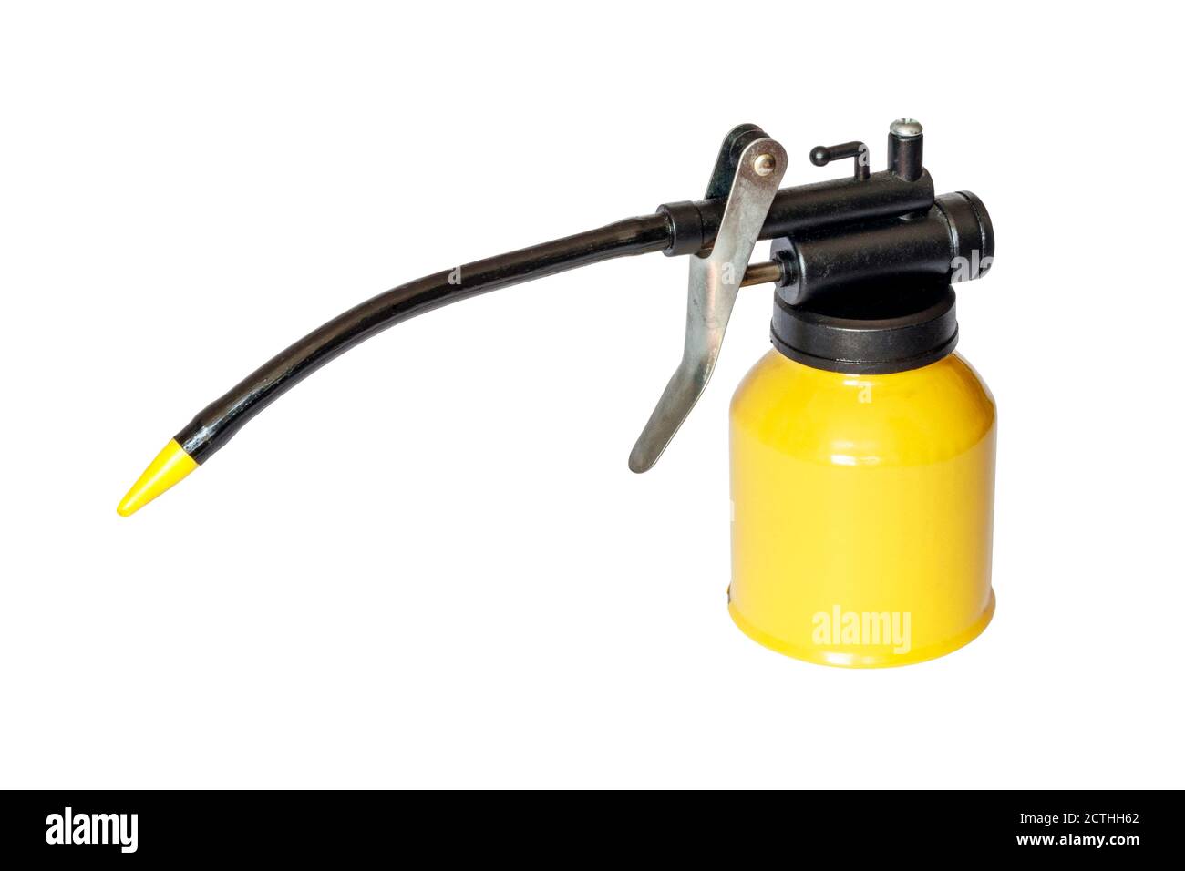 Ein gelber Ölkeller mit herkömmlicher Pumpwirkung und flexiblem Auslauf, isoliert auf weißem Hintergrund Stockfoto