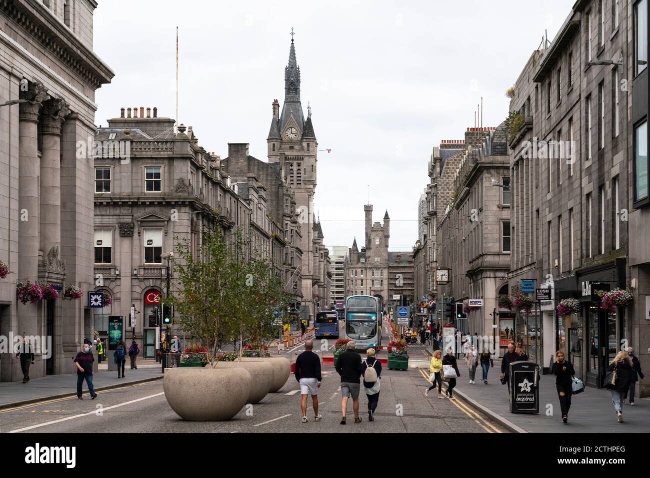 Blick auf die Fußgängerzone Union Street im Stadtzentrum von Aberdeen, Schottland, Großbritannien Stockfoto