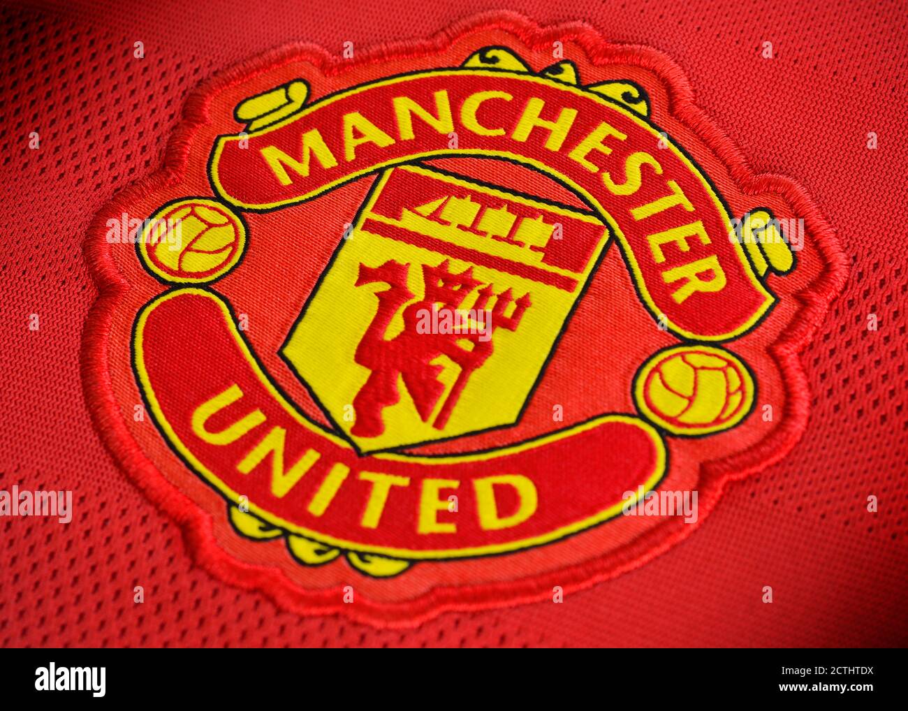 Manchester United Abzeichen auf einem Fußballtrikot, Nahaufnahme Stockfoto