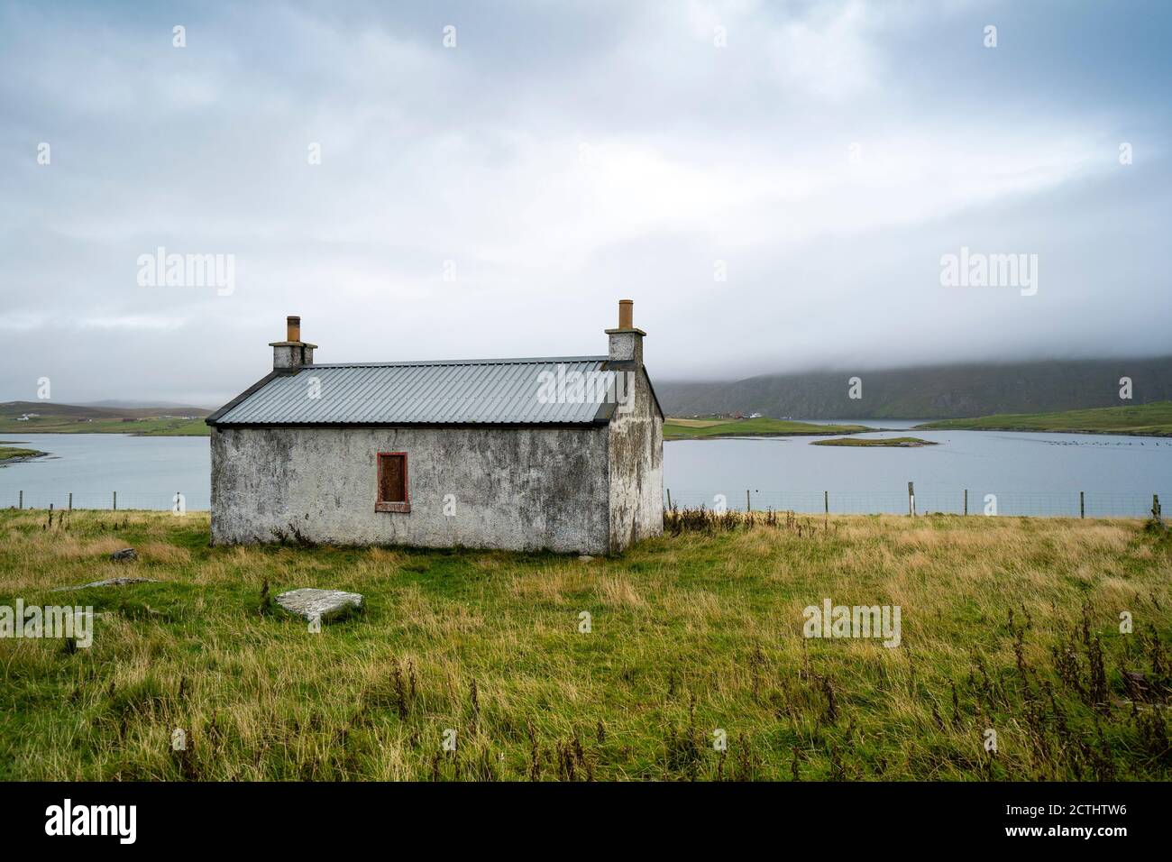 Altes Ferienhaus in Papil, West Burra Island, Shetland, Schottland, Großbritannien Stockfoto