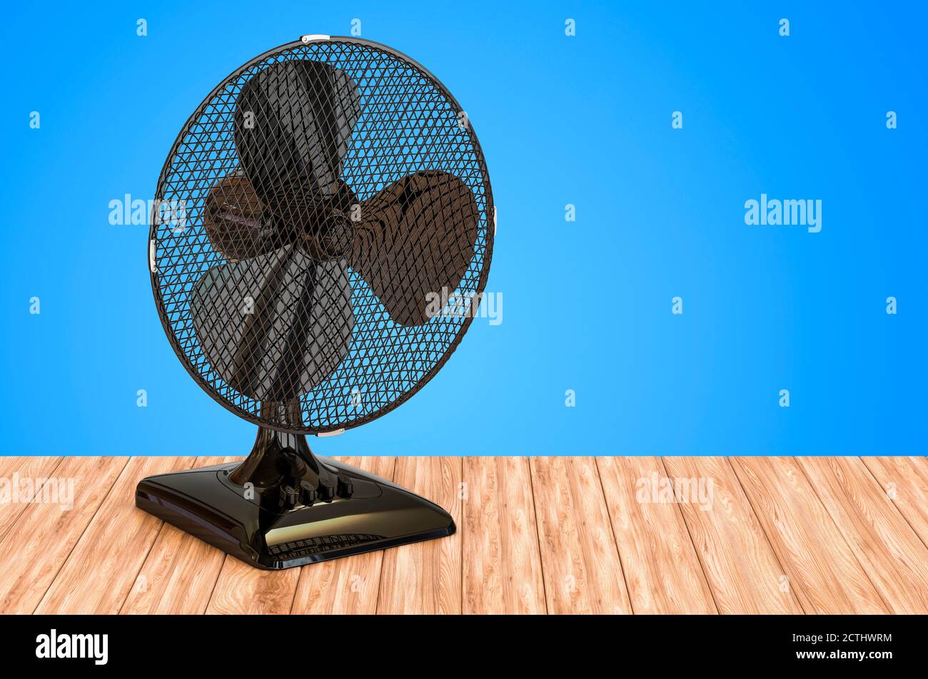 Tischventilator auf dem Holztisch. 3D-Rendering Stockfoto