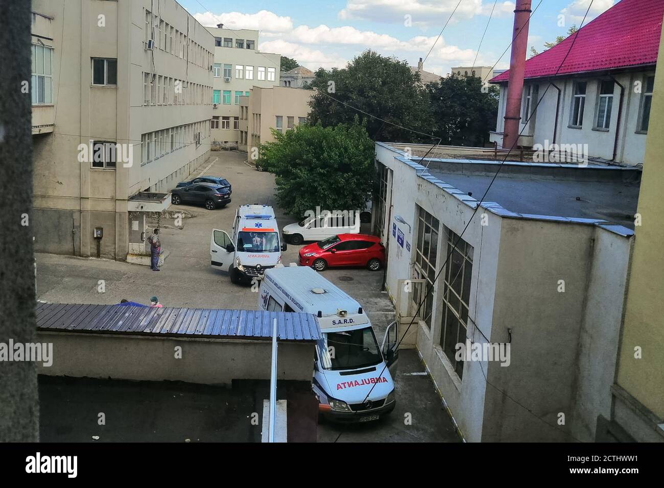 Iasi, Rumänien. September 2020. Iasi, Krankenwagen bringen Coronavirus infizierte Menschen in städtischen Krankenhäusern. Wenige Tage nach der Eröffnung der Schulen in Rumänien sind die Infektionen mit dem Coronavirus (COVID-19) sehr hoch und nehmen weiter zu. 19/09/2020, Iasi, Rumänien Kredit: Independent Photo Agency/Alamy Live News Stockfoto