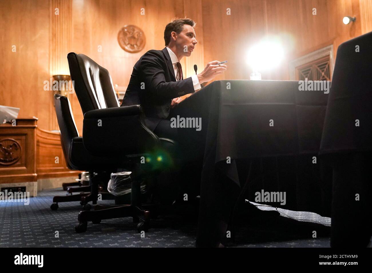 Senator Josh Hawley (R-Mo.) wird während der Bestätigungsverhandlung des Senats für innere Sicherheit und Regierungsangelegenheiten gesehen, in der Chad Wolf am Mittwoch, den 23. September 2020, zum Minister für innere Sicherheit wird.Quelle: Greg Nash/Pool via CNP /MediaPunch Stockfoto