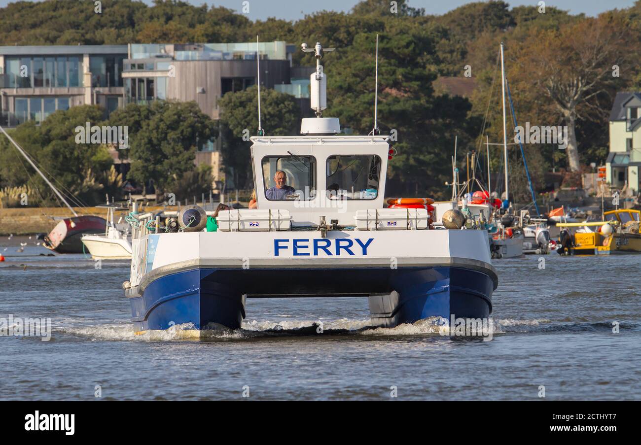 Mudeford Ferry, Die Passagiere Zwischen Mudeford Quay Und Mudeford Sand Spit Am Hengistbury Head Befördert. Christchurch Großbritannien Stockfoto