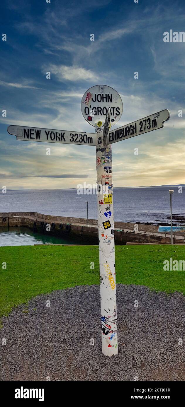 Das Milepost-Schild bei John O' Groats in Schottland an Die nordöstlichste Spitze des Vereinigten Königreichs Stockfoto