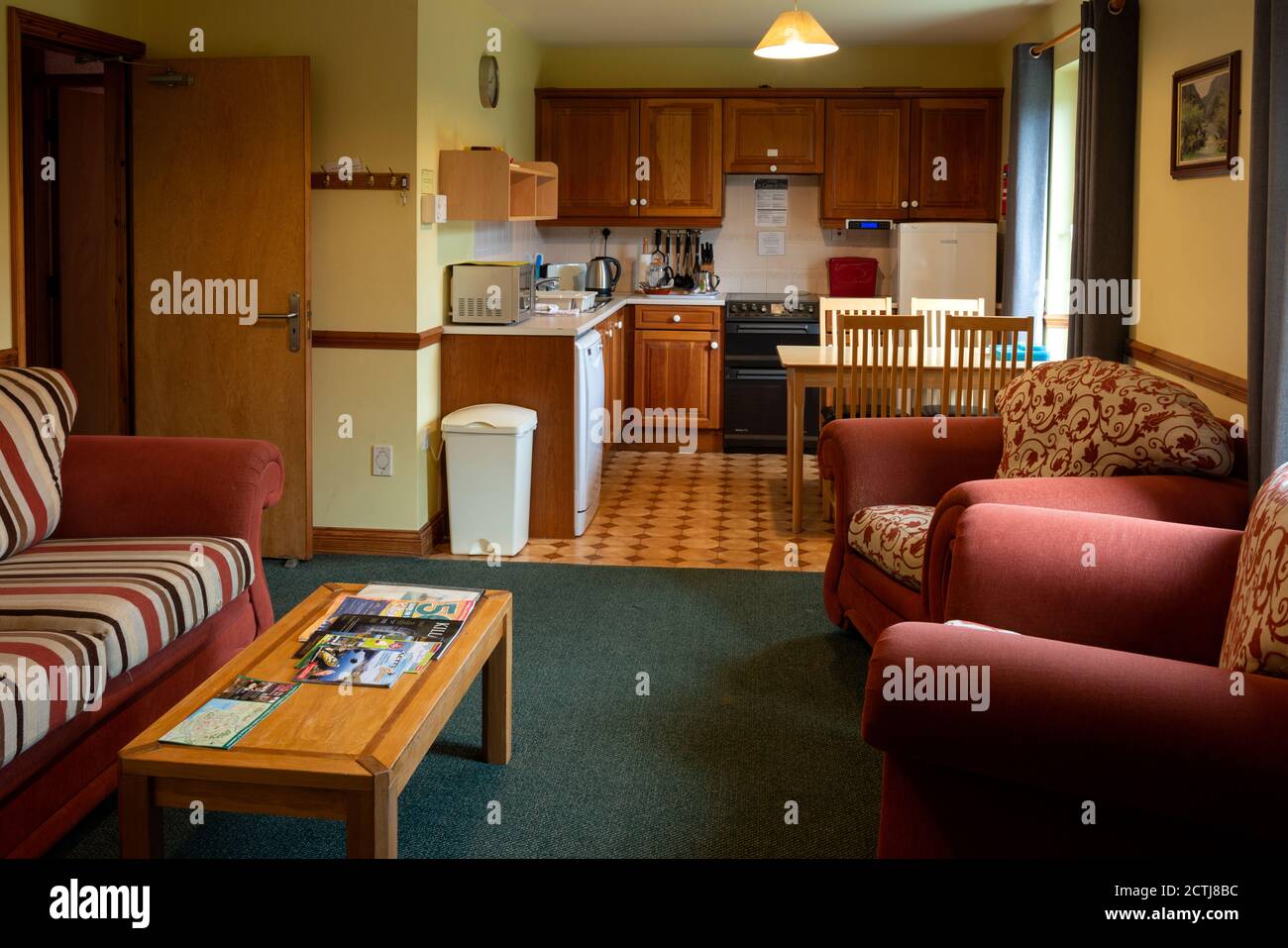 Typische altmodische farbenfrohe Wohnzimmereinrichtung mit Selbstverpflegung Gästehaus und Bed and Breakfast-Wohnung Stockfoto