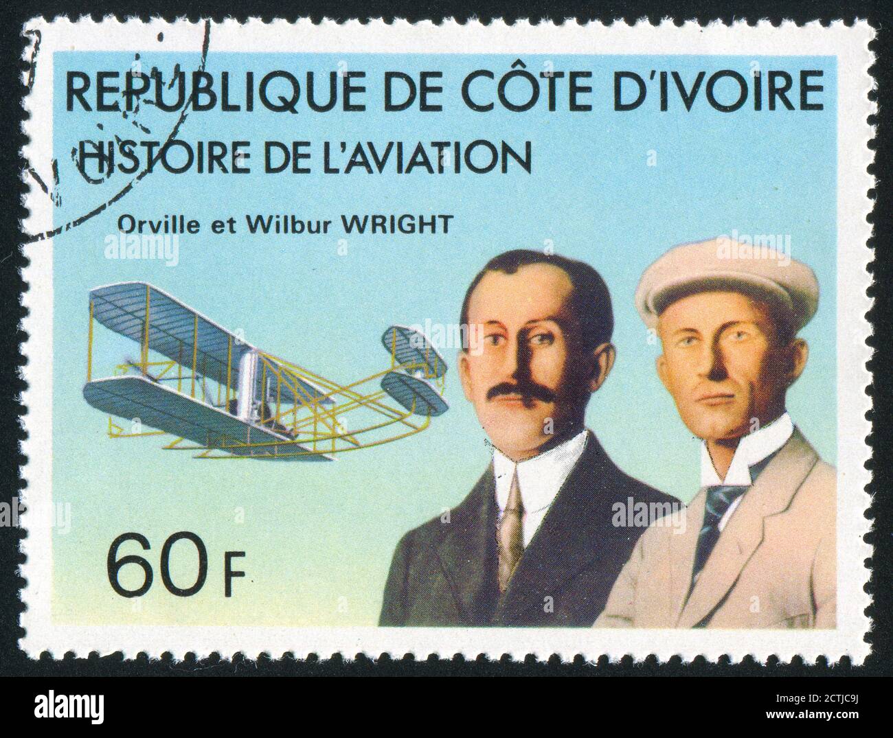 ELFENBEINKÜSTE UM 1977: Briefmarke gedruckt von Elfenbeinküste, zeigt Orville und Wilbur Wright, „Wright Flyer“, um 1977 Stockfoto