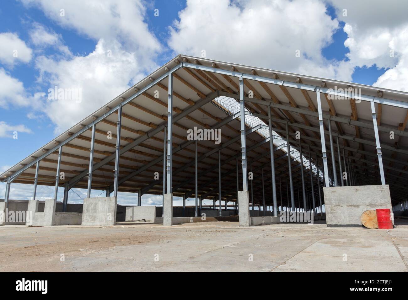 Neue Wärmedämmung Sandwich-Panel, Baumaterial für die Architektur. Sandwichpaneele auf der Baustelle. Neues Material für Isolier t Stockfoto