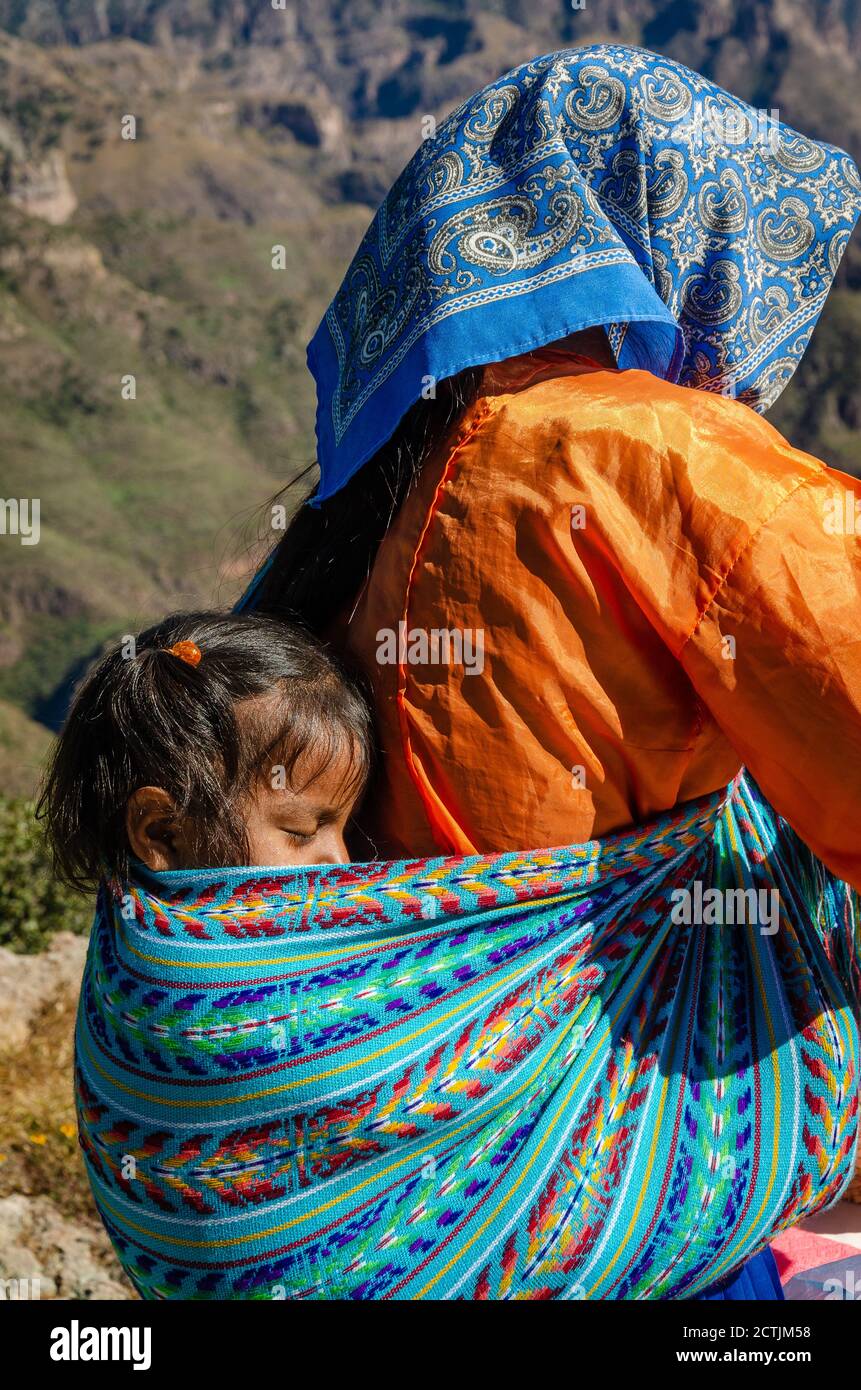 Raramuri Indianer - im Spanischen als Tarahumara bekannt, sie gehören zu den größten und traditionellsten indianischen Gesellschaften in ganz No. America Stockfoto