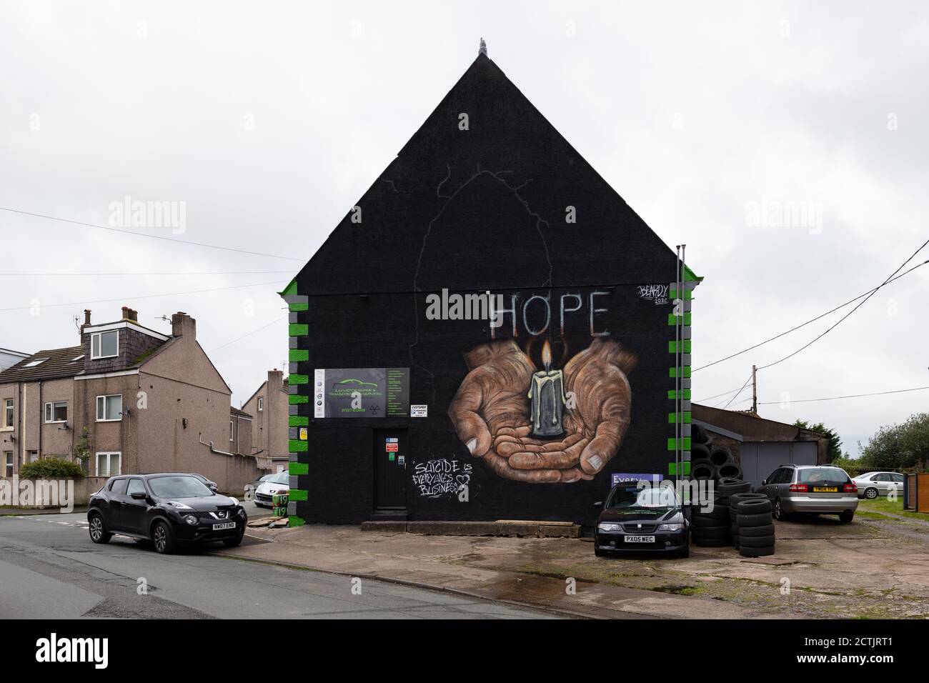 Moor Row, Cumbria, England, Großbritannien - das Wandbild "Hoffnung" für Selbstmordbewusstsein wurde kurz vor dem Welttag der Selbstmordprävention 2020 enthüllt Stockfoto