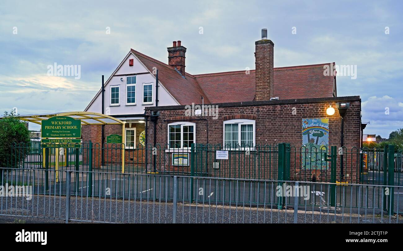 Wickford Primary School (Kleinkinder) in Market Road von Irvon Hill aus gesehen in Wickford, Essex, Großbritannien. Stockfoto