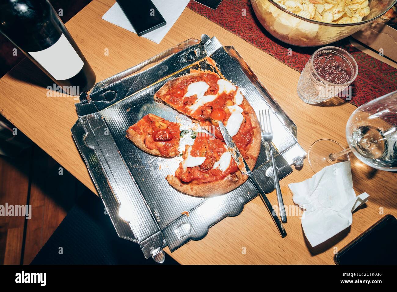 Pizza Scheiben auf dem Tisch während der Party zu Hause Stockfoto