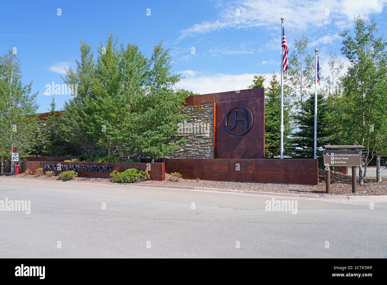 JACKSON HOLE, WY – 1. AUGUST 2020 – Blick auf den Jackson Hole Airport (JAC) in Jackson Hole, Wyoming, USA. Stockfoto