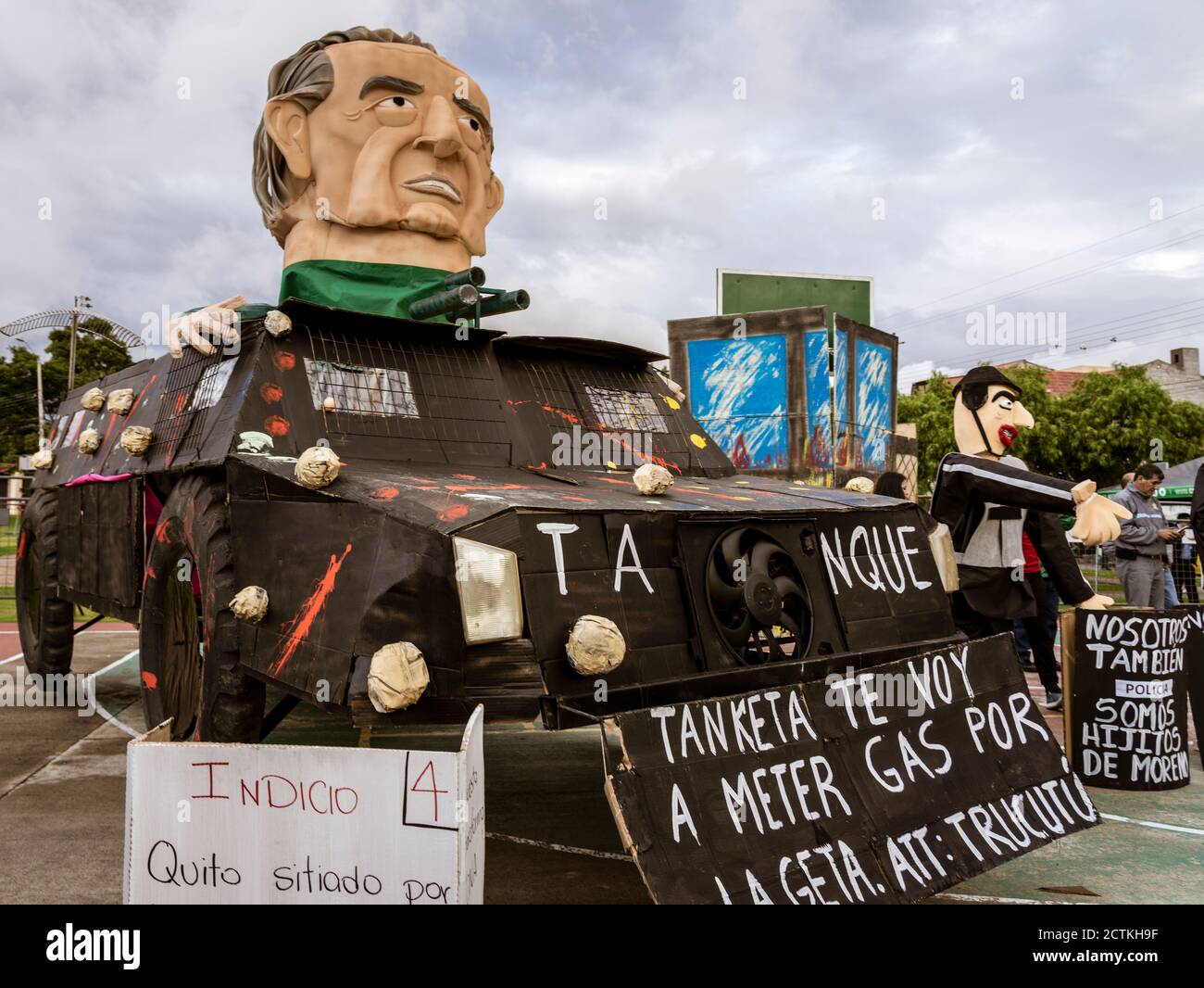 Der ecuadorianische Präsident Moreno wird in einer Papiermacherfloskel über seinen Versuch lameniert, die Gaszuschüsse abzuschaffen Stockfoto