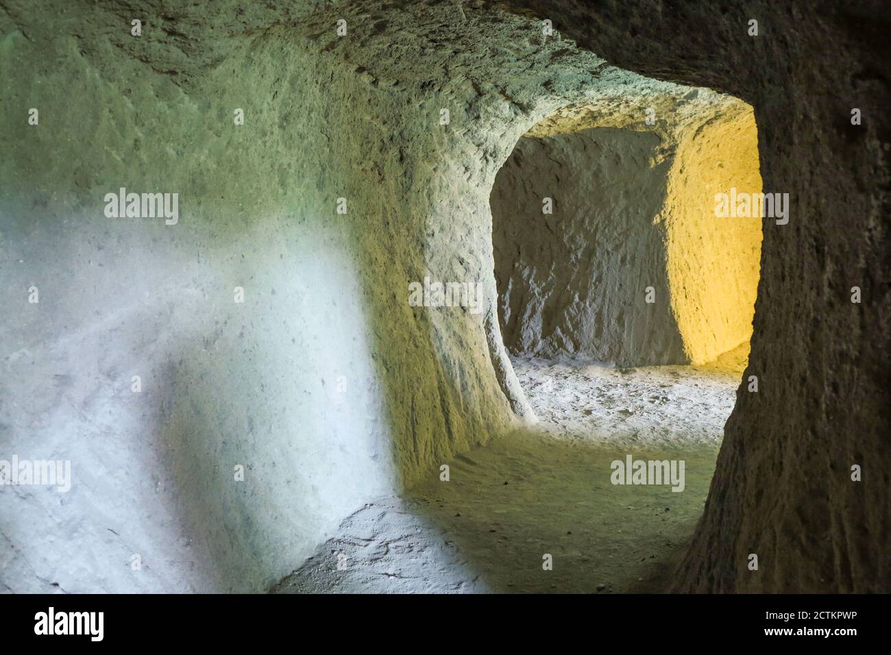 Orvieto, Region Umbrien, Italien. Die Stadt liegt auf einem riesigen unterirdischen Netz von Höhlen, Brunnen und Tunneln aus der etruskischen Zeit. Führungen durch das Mittelalter Stockfoto