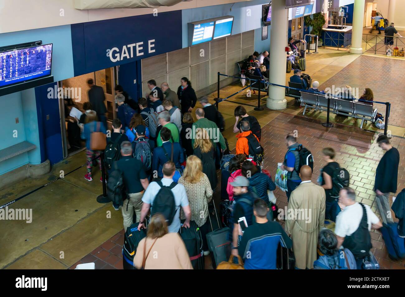Pendler, die das Tor am Bahnhof in Washington DC betreten Stockfoto