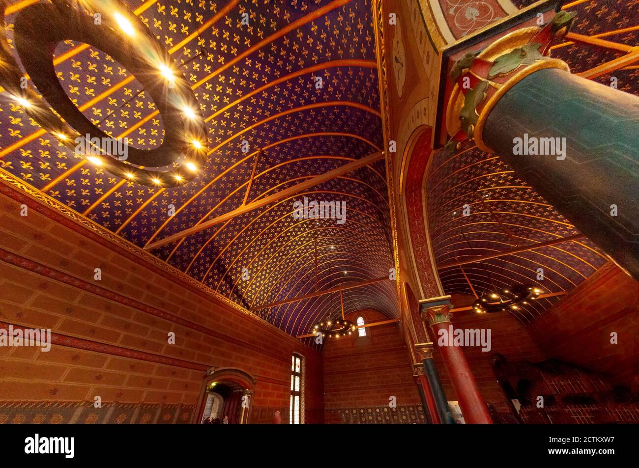 Blois, Frankreich - 02. November 2013: Die Innendecke des schönen Estates General Room im Royal Chateau de Blois (Königliches Schloss von Blois), w Stockfoto