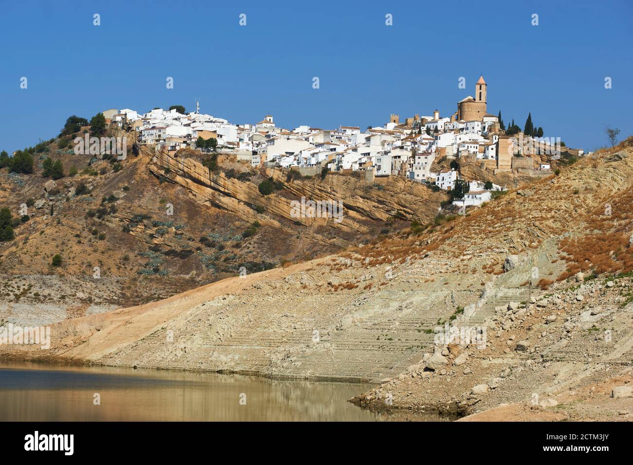 Iznajar Sumpf mit Dürre wegen Mangel an Regen. Andalucia, Cordoba, Spanien. Stockfoto