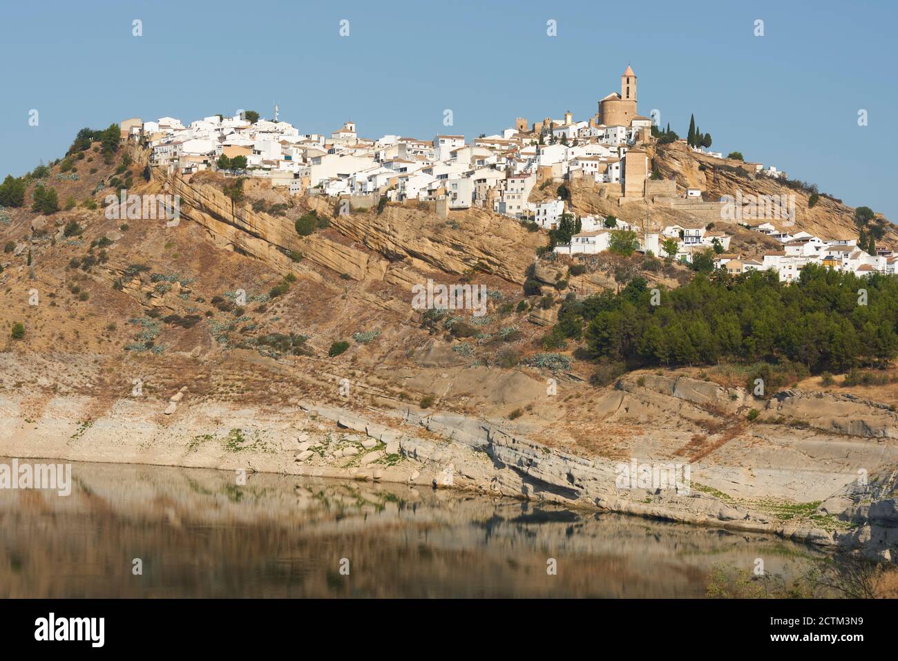 Iznajar Sumpf mit Dürre wegen Mangel an Regen. Andalucia, Cordoba, Spanien. Stockfoto