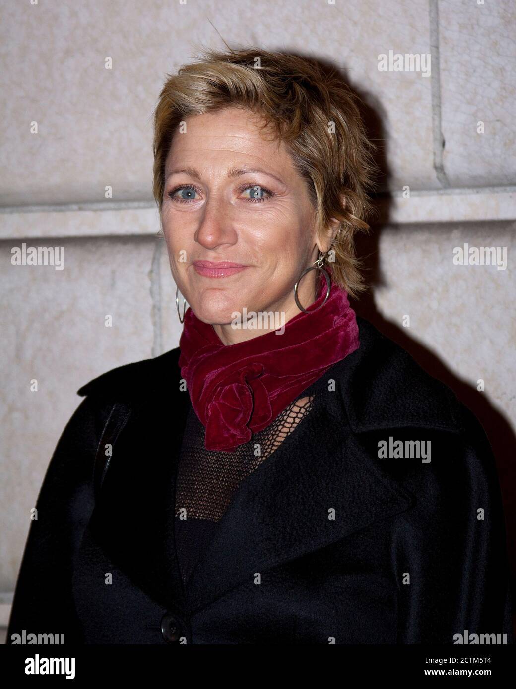 Edie Falco aka Camela Sopran, aka Nurse Jackie, tritt bei der Premiere von RACE am Broadway in NYC auf Stockfoto