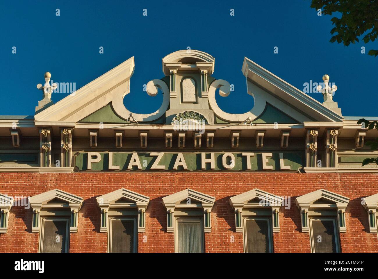 Nahaufnahme der Kreuzblume im historischen Plaza Hotel in Las Vegas, New Mexico, USA Stockfoto