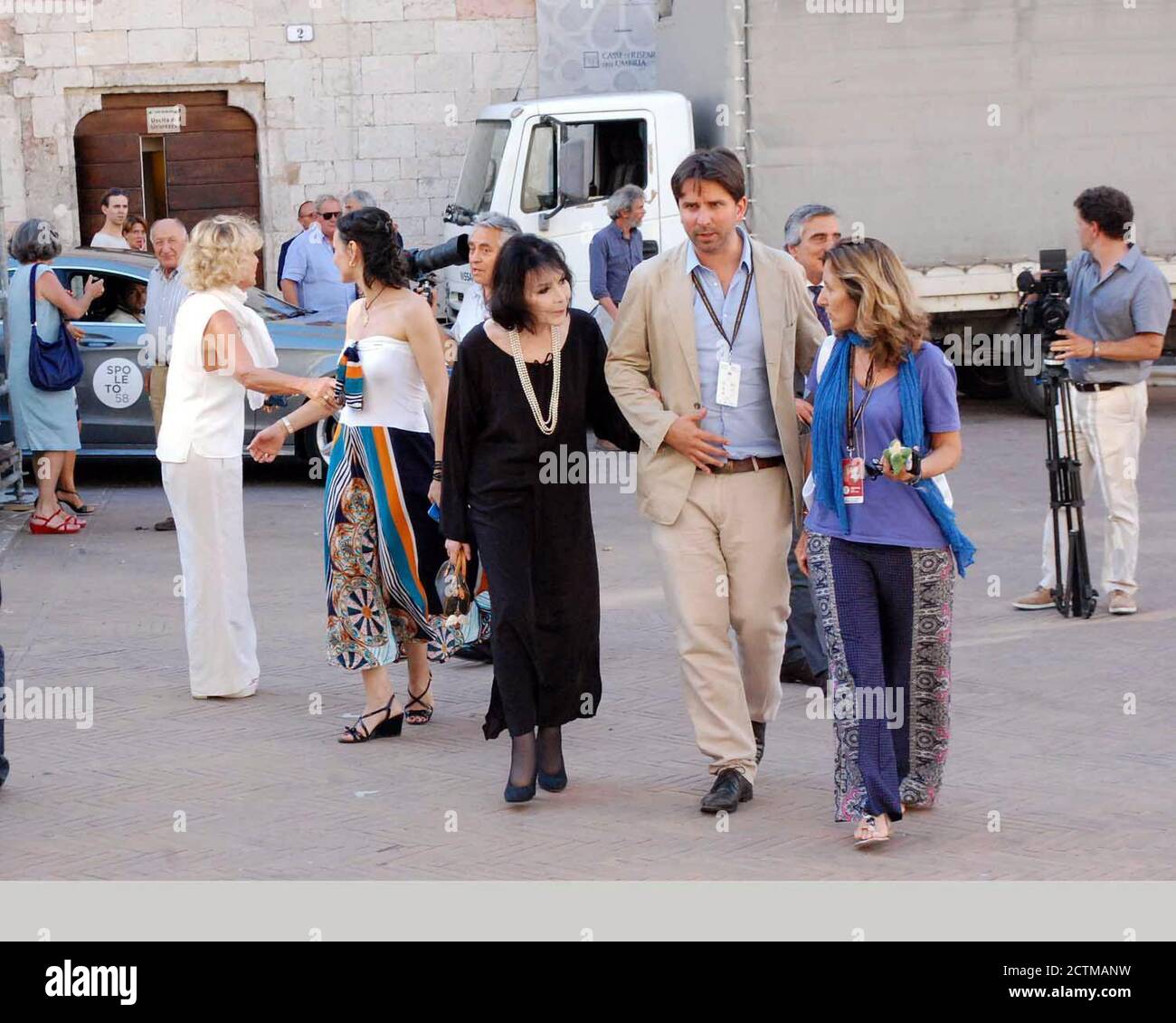 Spoleto, Italien. September 2020. Juliette Greco gab ein Rezital im 'Giancarlo Menotti' Theater in Spoleto. Danach ging sie zu Giancarlo Menottis Haus auf der Piazza del Duomo, wo sie den Preis "EIN Fenster auf 2 Welten 2015" erhielt (Snap Terni Valentini/Fotografa, Spoleto - 2015-07-13). Und ohne die diffamierende Absicht der Anstand der Menschen vertreten redaktionelle Verwendung nur Kredit: Unabhängige Fotoagentur/Alamy Live News Stockfoto