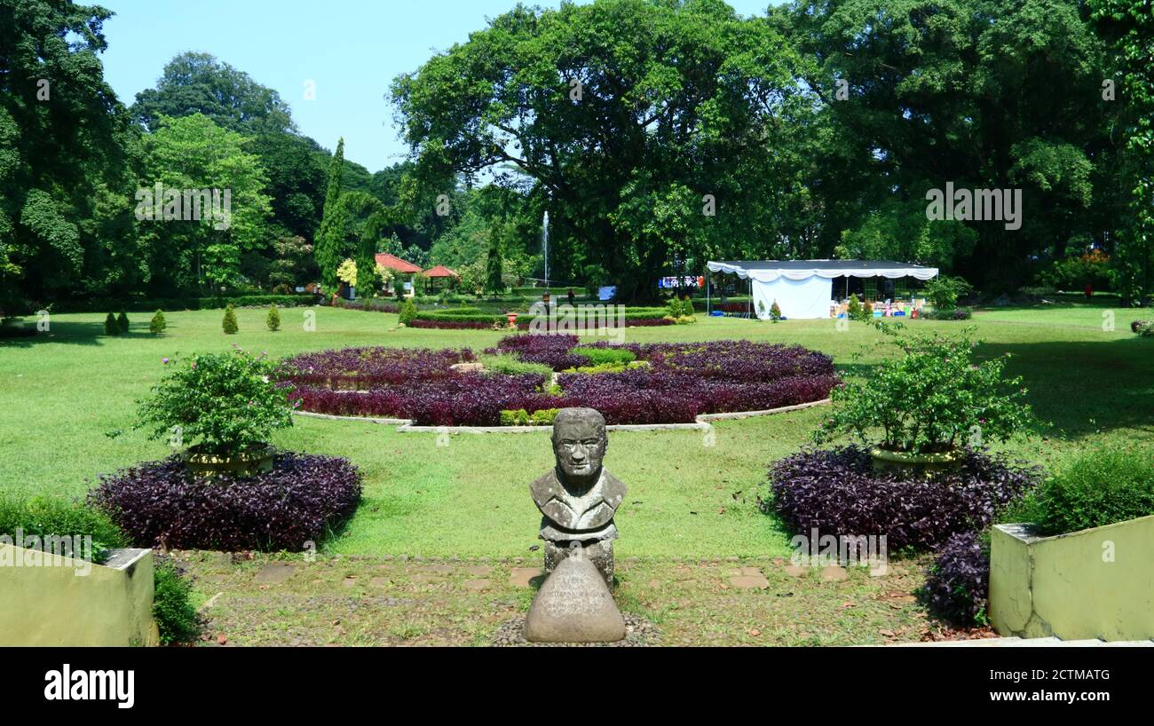 Bogor. Indonesien - 20. Oktober 2019: Sudjana Kassan Park im Botanischen Garten Bogor in West Java. Stockfoto