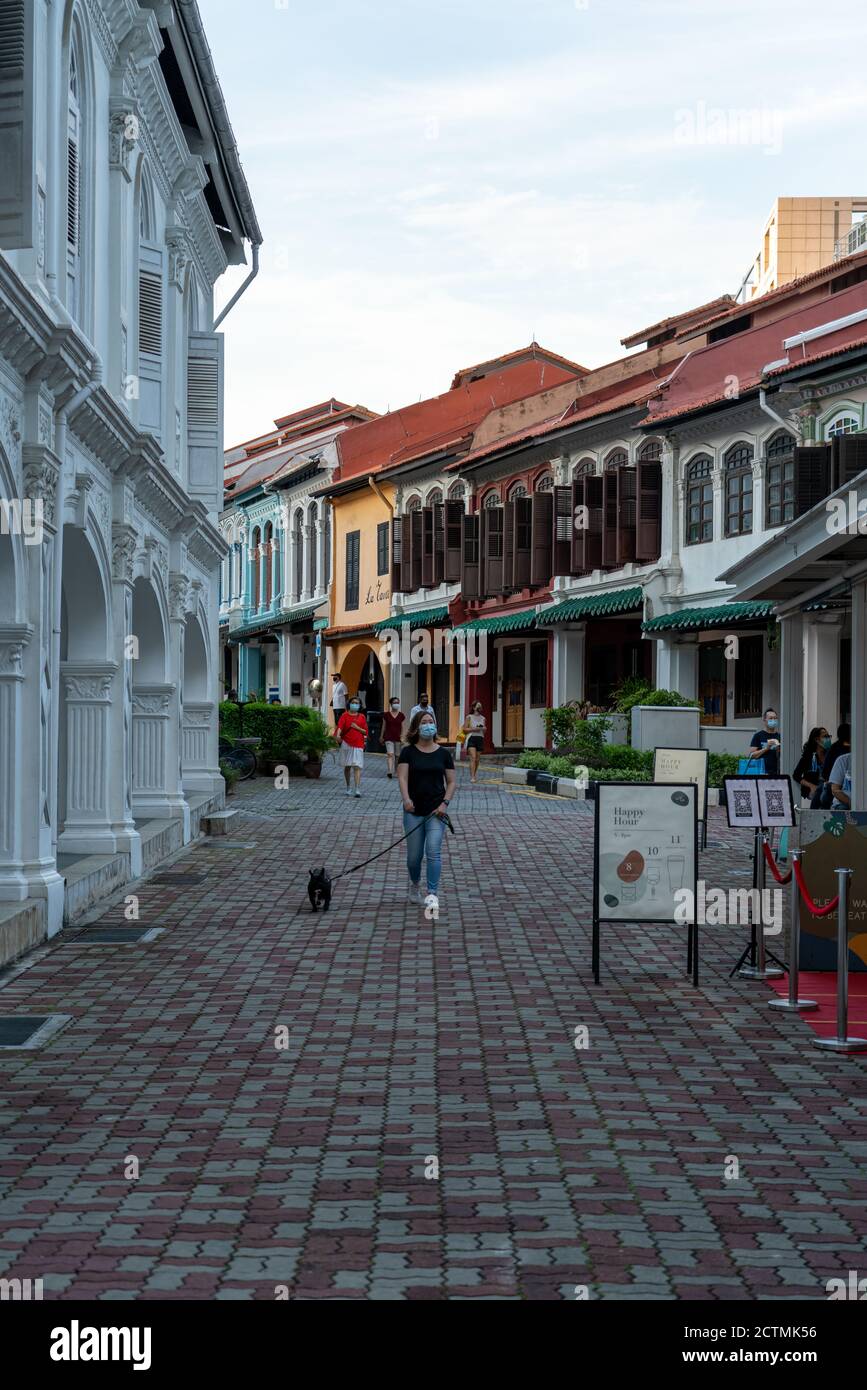 SINGAPUR, SINGAPUR - 10. Sep 2020: Singapur / 10. September 2020: Peranakan-Stil Ort entlang Emerald Hill, abseits der Orchard Road. Chinesischer Barockbogen Stockfoto