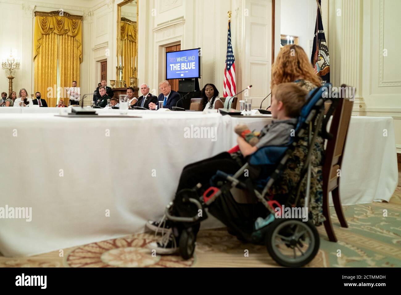 Am 13. Juli 2020 nahmen Präsident Donald Trump und Vizepräsident Mike Pence an einem Rundtischgespräch im Weißen Haus mit Personen Teil, deren Leben von der Strafverfolgung positiv beeinflusst wurde. Stockfoto