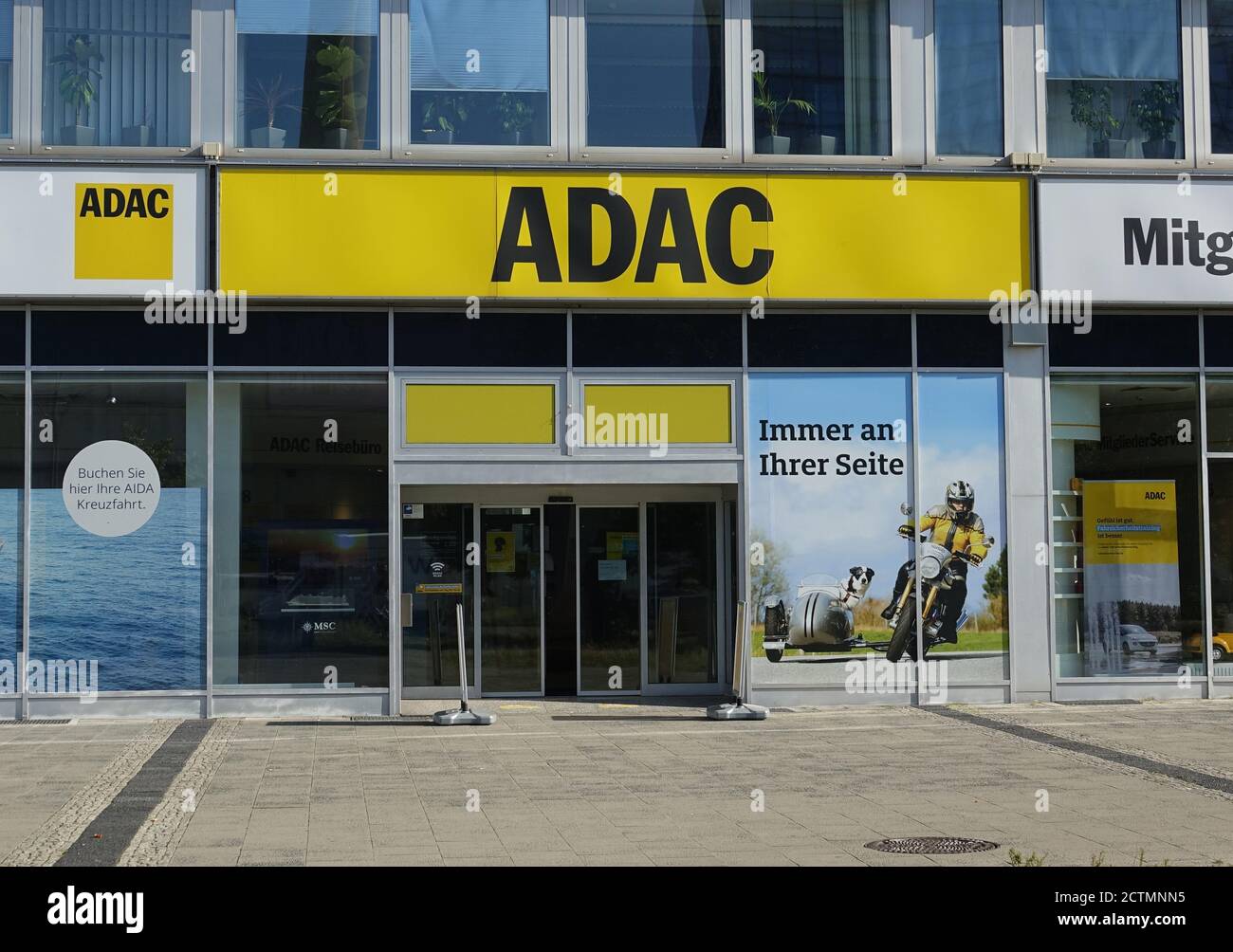 Berlin, Deutschland. September 2020. Eine Filiale des Allgemeinen Deutschen Automobil-Clubs (ADAC) am Alexanderplatz. Quelle: Alexandra Schuler/dpa/Alamy Live News Stockfoto