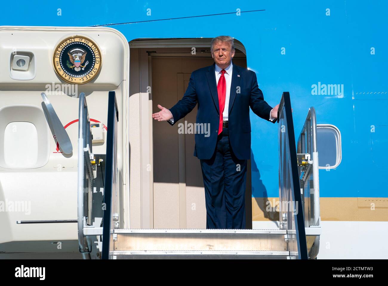 Am 20. Juni 2020 trifft Präsident Donald J. Trump am Tulsa International Airport in Oklahoma ein, wo er von der Air Force One zu einem offiziellen Besuch in der Stadt aussteigt. Stockfoto