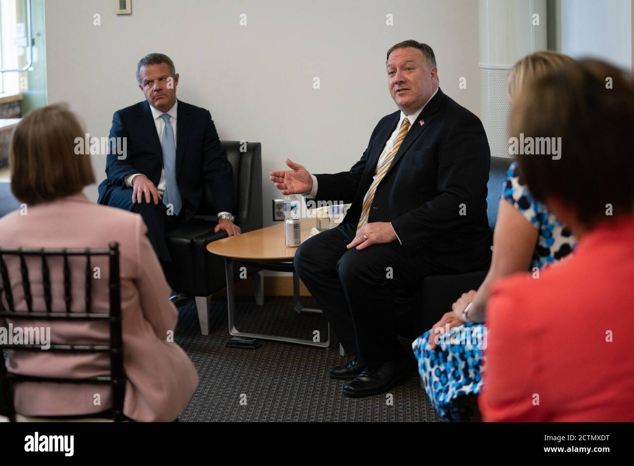 Sekretär Pompeo trifft sich mit gewählten Beamten in des Moines, Iowa. Außenminister Michael R. Pompeo trifft sich am 17. Juli 2020 in des Moines, Iowa, mit lokalen Führern. Stockfoto