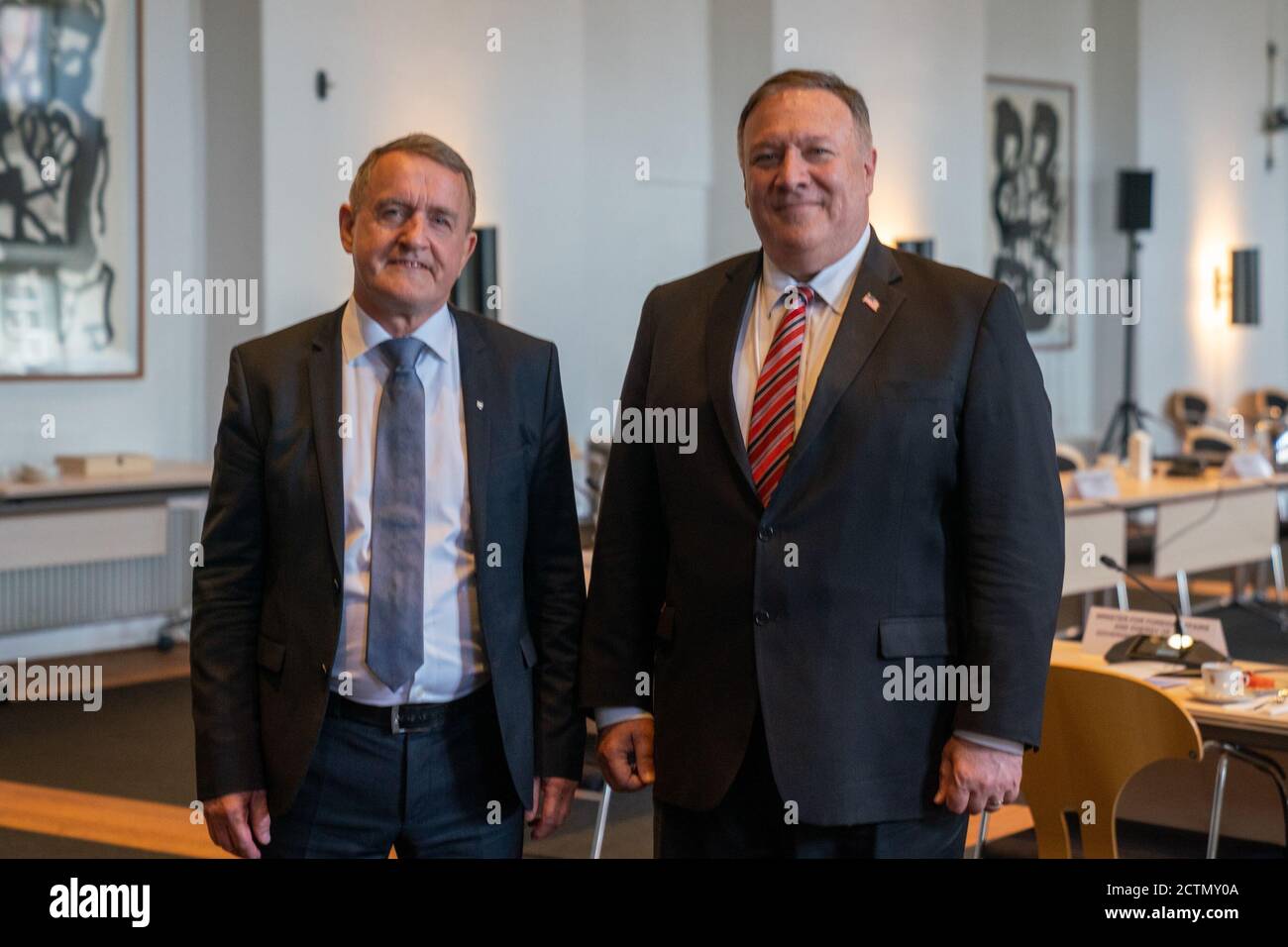 Sekretär Pompeo nimmt an einem Treffen mit dem dänischen Außenminister Kofod, dem färöischen Minister für auswärtige Angelegenheiten und Kultur AV Rana und dem grönländischen Minister für auswärtige Angelegenheiten und Energie Lynge in Kopenhagen Teil. Staatssekretär Michael R. Pompeo trifft sich am 22. Juli 2020 in Kopenhagen mit dem dänischen Außenminister Jeppe Kofod, dem färöischen Minister für auswärtige Angelegenheiten und Kultur Jenis AV Rana und dem grönländischen Minister für auswärtige Angelegenheiten und Energie Steen Lynge. Stockfoto