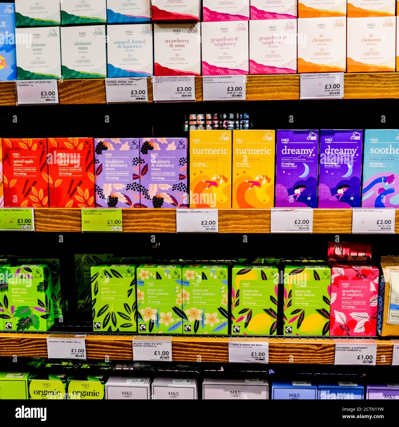 Auswahl An Kräutertees In Marken Und Spencer Supermarkt, Ohne Menschen Stockfoto