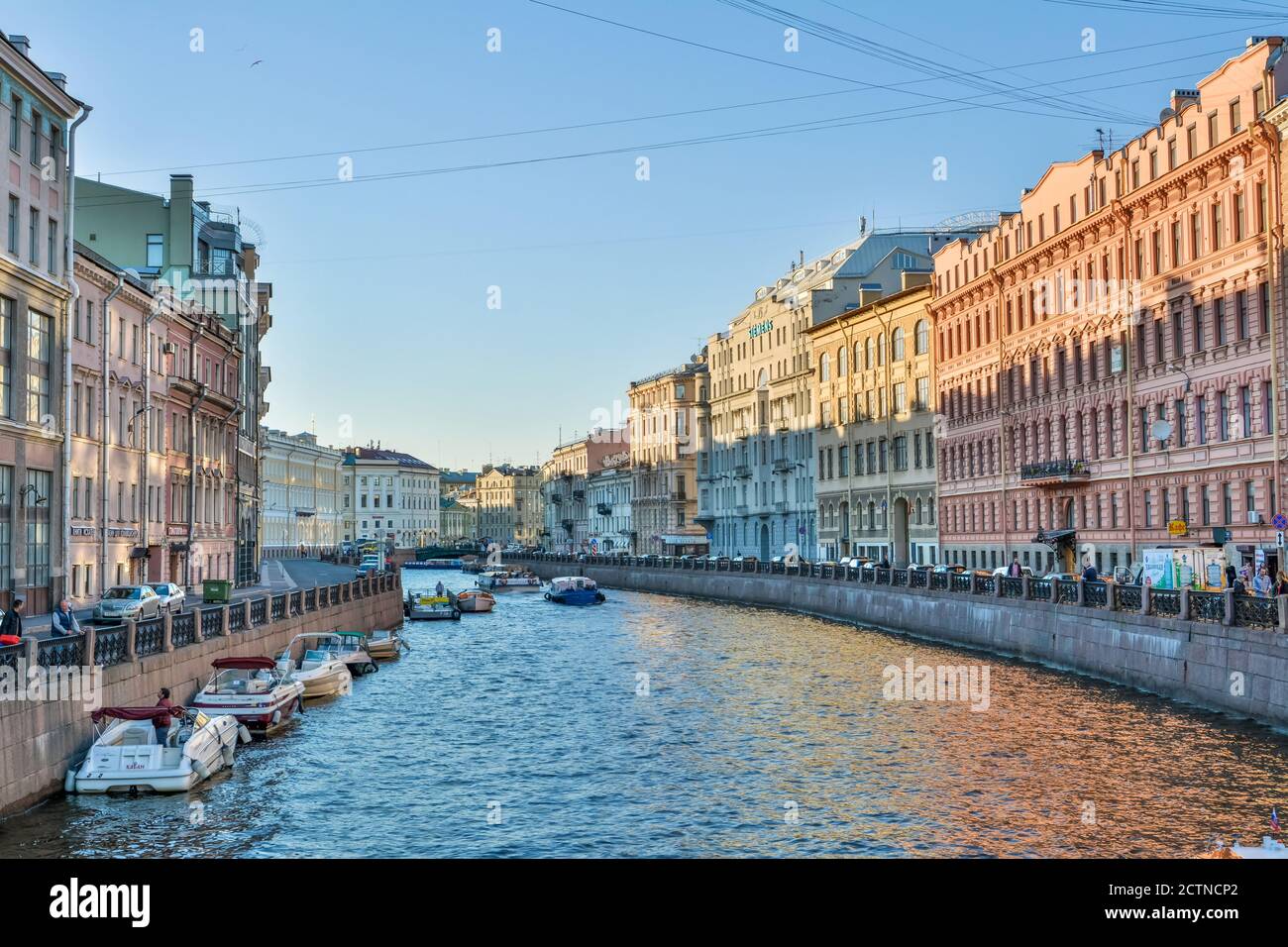 Sankt Petersburg, Russland – 15. Juni 2017. Blick auf den Fluss Moyka und das Ufer in Sankt Petersburg Stockfoto