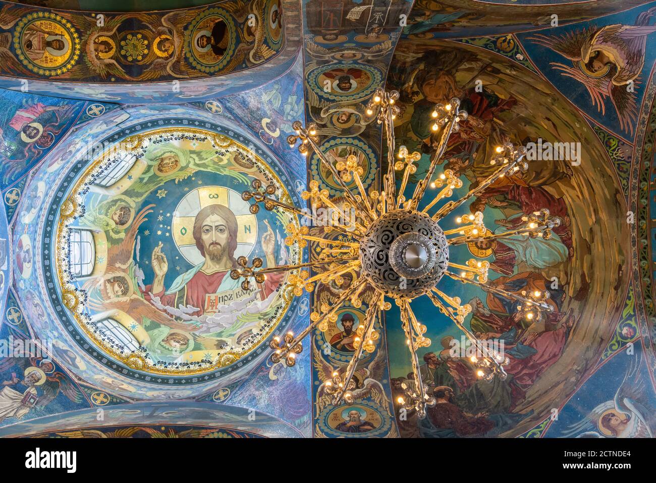 Sankt Petersburg, Russland – 17. Juni 2017. Mosaik von Christus Pantocrator unter der zentralen Kuppel der Kirche des Erlösers auf Blut in St. Petersbur Stockfoto