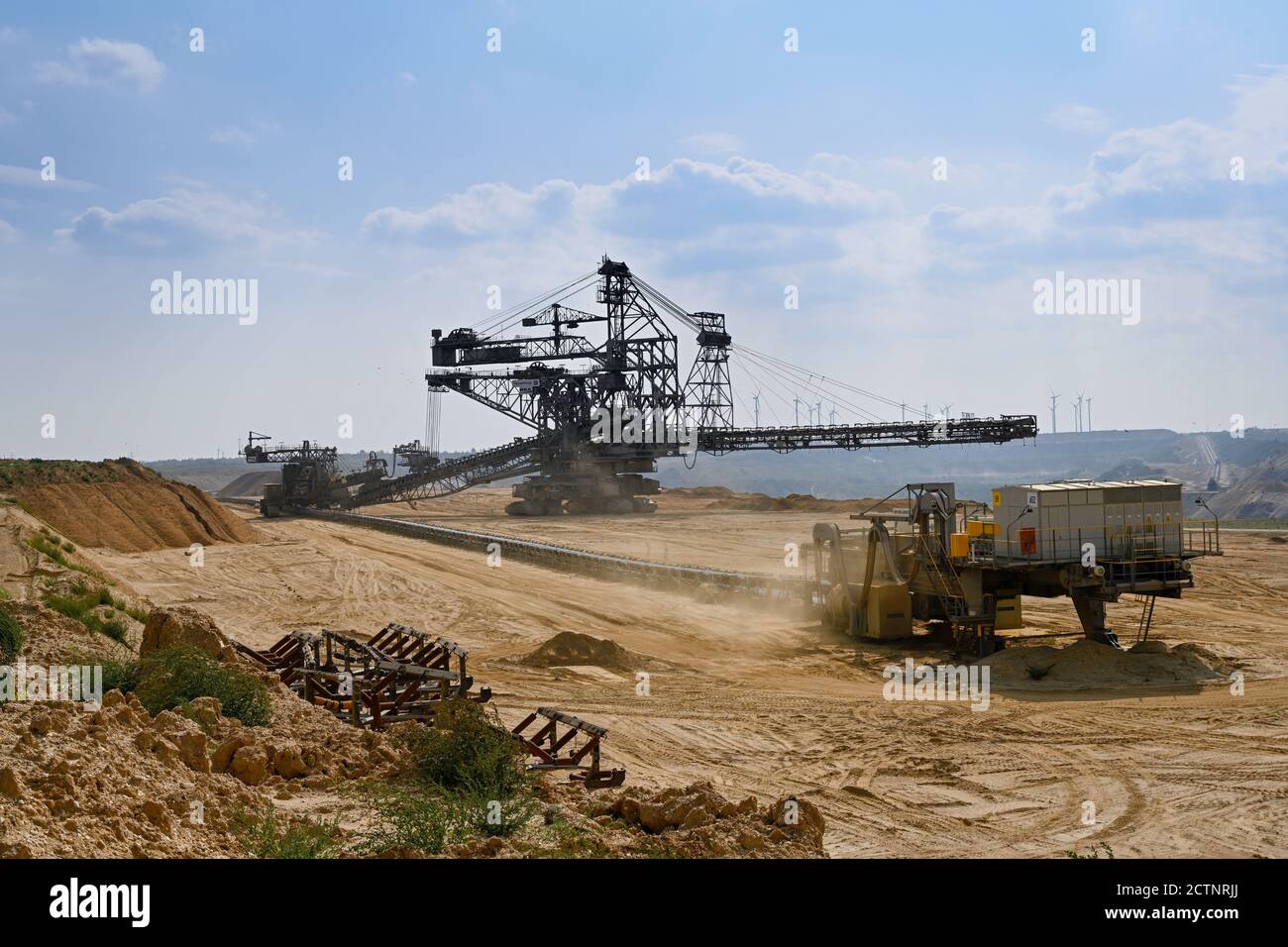 Braunkohlenbergbau in Garzweiler Tagebau mit Schaufelradbagger Stockfoto